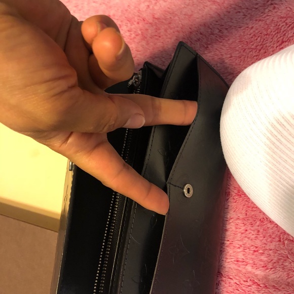 * SOLD* Louis Vuitton wallet - Picture 2 of 8